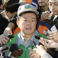 Full-court press: Tokyo Gov. Naoki Inose is mobbed by reporters Saturday in the western Tokyo city of Akiruno after admitting the previous day he borrowed &#165;50 million from the Tokushukai hospital chain. | KYODO