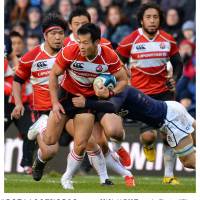 Best foot forward: Kenki Fukuoka of Japan\'s Brave Blossoms dashes forward while receiving a tackle during Saturday\'s 42-17 defeat to Scotland at Murrayfield Stadium in Edinburgh. | KYODO