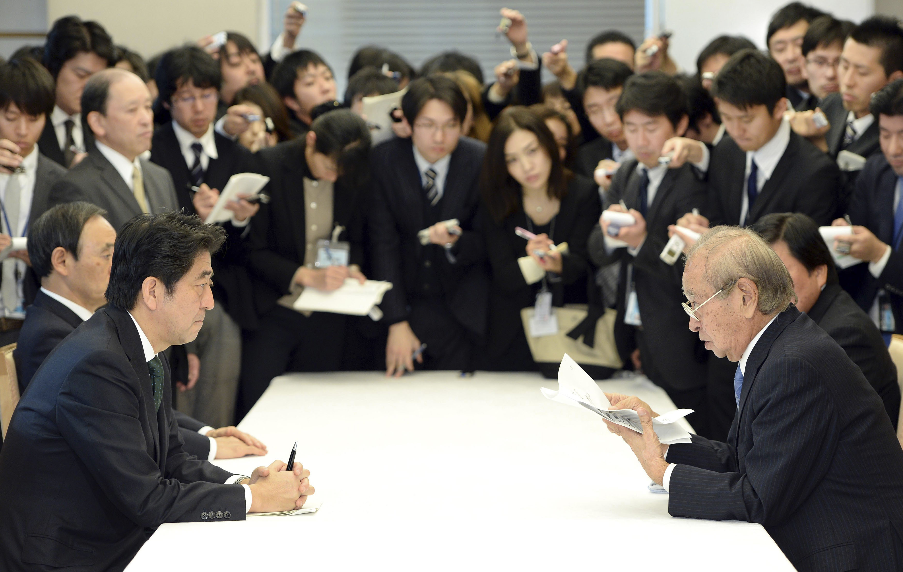 Breakthrough in offing?: Okinawa Gov. Hirokazu Nakaima (right) and Prime Minister Shinzo Abe meet at the prime minister's official residence in Tokyo on Wednesday. | AP
