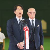 People’s choice: Hideki Matsui (left) speaks as Shigeo Nagashima watches on at a May ceremony at Tokyo Dome to honor the Yomiuri Giants legends.  | KYODO