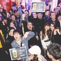 Party hard: Revelers find new friends on a Tokyo Pub Crawl, which brings together drinkers in the capital. | TOKYO PUB CRAWL