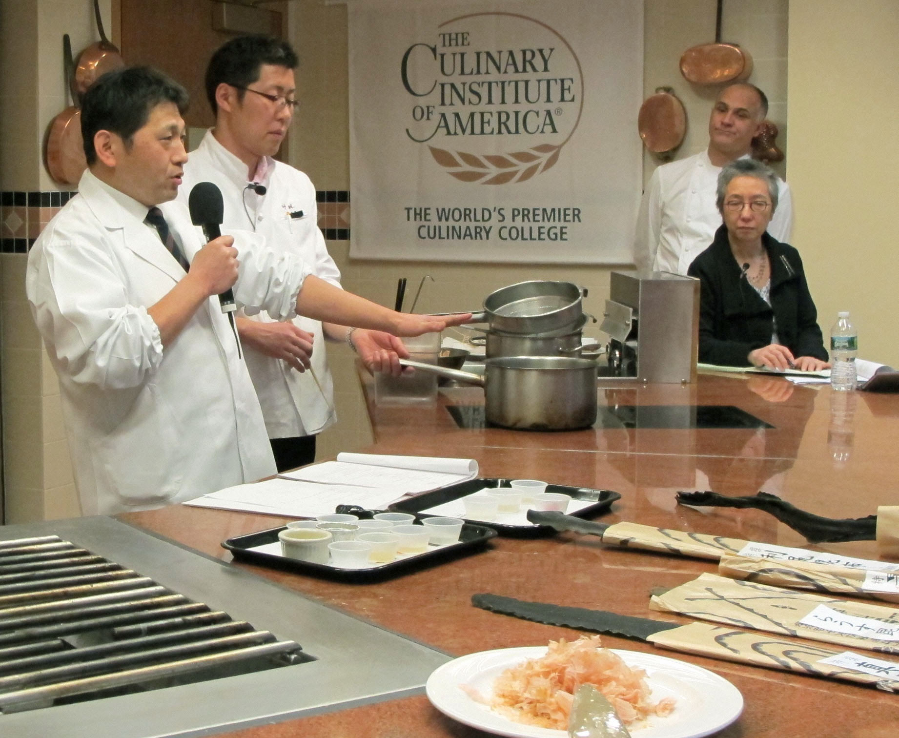 Motokazu Nakamura (left), master chef at Japanese restaurant Nakamura Kyoto Cuisine, speaks about the umami taste during a seminar at the Culinary Institute of America, a cooking school in New York, on Feb. 4, 2013. | COURTESY OF UMAMI INFORMATION CENTER/KYODO