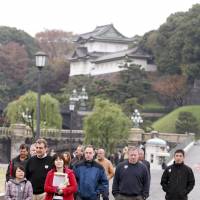 From the outside: Tourists visit the grounds of the Imperial Palace in Tokyo on Nov. 30, 2009. | BLOOMBERG