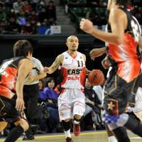 The streak continues: Popular guard Cohey Aoki, seen in action during the 2012-13 bj-league All-Star Game at Ariake Colosseum, was selected as an All-Star starter for a record eighth time. | YOSHIAKI MIURA