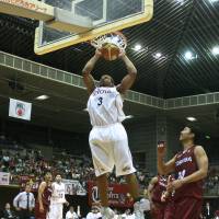 Easy deuce: Jeff Gibbs of Toyota Motors Alvark is scoring 15.1 points per game. | KAZ NAGATSUKA