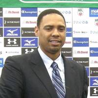 Play hard, play smart: Mitsubishi Electric coach Antonio Lang says rest is an important ingredient for success, including at pratice, as a basketball team. | KAZ NAGATSUKA