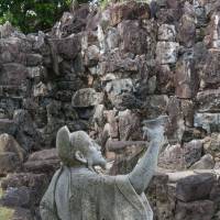 Living rock: A statue of Confucius in Naha\'s Chinese-style Fukushu-en garden. | STEPHEN MANSFIELD PHOTO