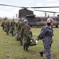Emergency landing: A Self-Defense Forces medical team arrives aboard a Chinook chopper on Cebu Island in the Philippines to assist victims of Typhoon Haiyan on Nov. 24. | KYODO