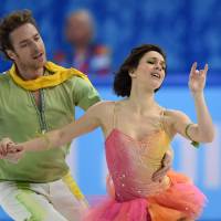 France\'s Nathalie Pechalat and  Fabian Bourzat perform their free dance at the 2014 Winter Olympics on Monday. | AFP-JIJI
