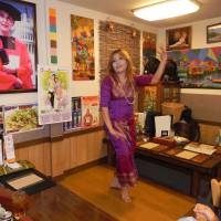 Still lives: A Scene from \"About Dances in Shin-Nagata.\" | JUN TSUTSUI
