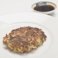 Potato cake with nattō. | MAKIKO ITOH