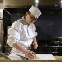 The right ingredients: Shintaro Esaki, a Michelin-starred chef, prepares food at his Aoyama Esaki restaurant in Tokyo on Jan. 28. Osamu Ito, a former Morgan Stanley MUFG Securities Co. banker, is setting up a crowdfunding company that will raise money for startups such as Esaki\'s \"bento\" boxed meals business. | BLOOMBERG