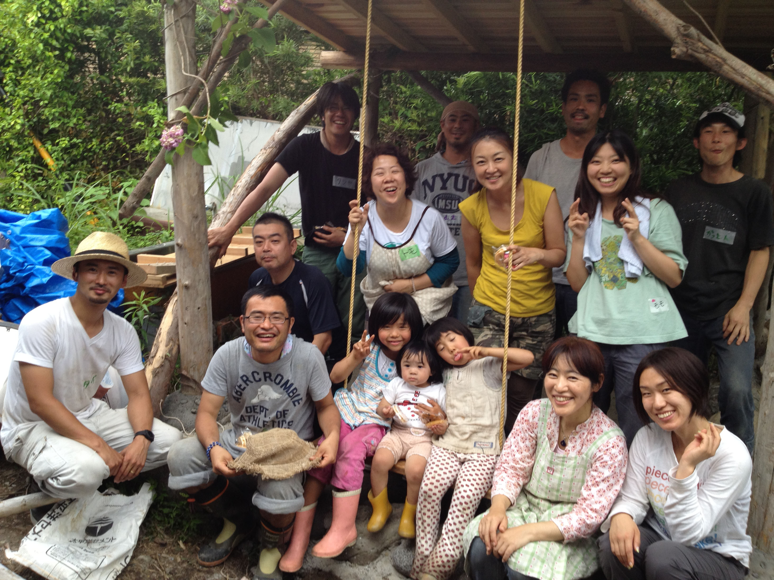 New horizons: Transition Town Hamamatsu members at an outdoor workshop. | JUN OMURA
