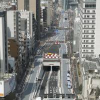 A new stretch of Loop Road No. 2 opens to traffic in central Tokyo on Saturday. | KYODO