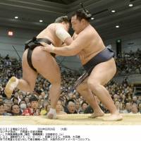 Crowning achievement: Kakuryu (right) won the Spring Grand Sumo Tournament on Sunday in Osaka with a 14-1 record. | KYODO