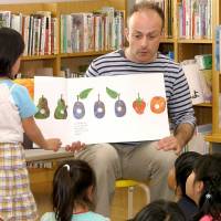 Story time: The bi-monthly ‘Eigo time’ events at Iwakura Public Library in Kyoto bring together children and parents interested in English. Read up on ways that can help us learn English
