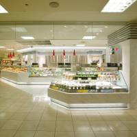 Varied menu: The counters at depachika (department-store basements) offer a diverse selection of Japanese and international dishes. | ROCK FIELD CO.