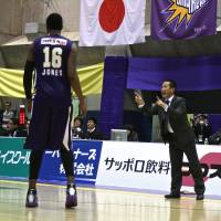 Tough times: Led by second-year coach Motofumi Aoki, seen in this file photo from December 2012, the Tokyo Cinq Reves have lost 33 of 46 games this season. | KAZ NAGATSUKA