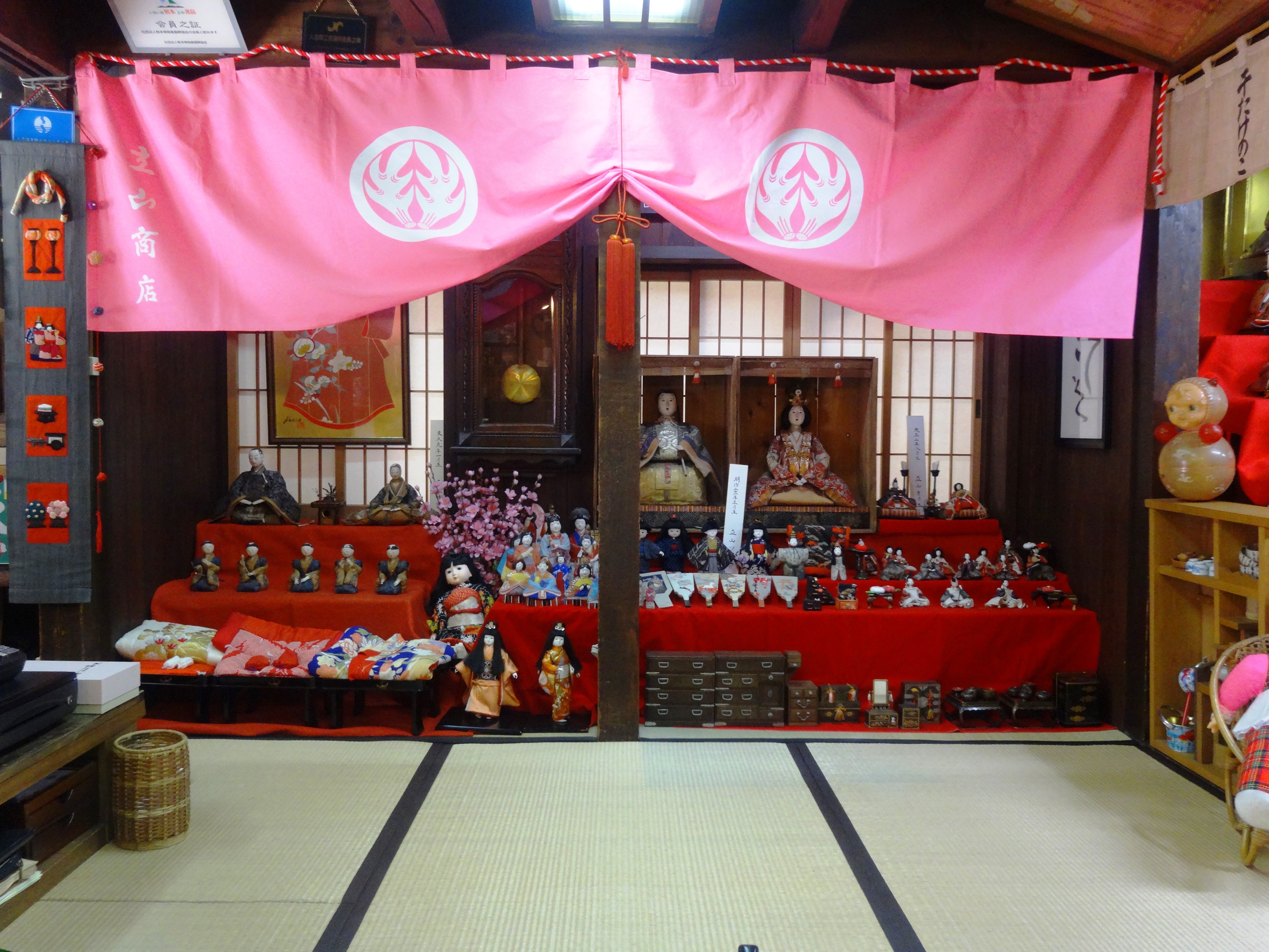 Sets of <em>hina</em> dolls from the Edo, Meiji, Taisho and Showa eras. | MANDY BARTOK