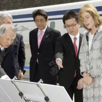 U.S. Ambassador to Japan Caroline Kennedy learns about magnetically levitated trains in Tsuru, Yamanashi Prefecture, on Saturday. | KYODO