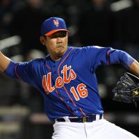 Mr. Met: Daisuke Matsuzaka pitches during the seventh inning of the Mets\' 3-2 win over the Cardinals on Wednesday. | KYODO