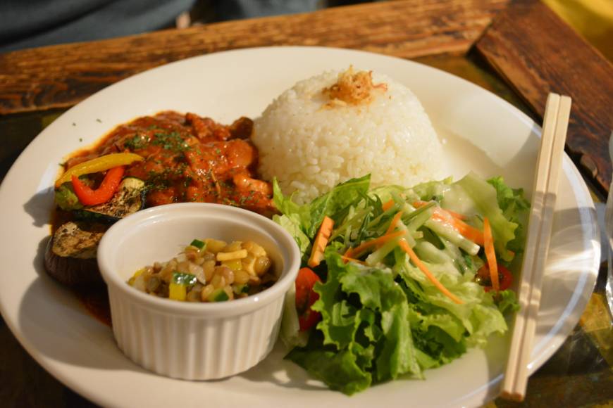 Cafe Independants Cheap eats: Chicken curry lunch at Café Indépendants. | J.J. O'DONOGHUE