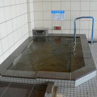 Shocking baths of Japan &#8212; enter if you dare: The white panels on the side of this bath harbor electrodes. | AFP-JIJI