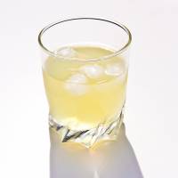 Sweet stuff: Pure hon-mirin mixed with sh&#333; ch&#363; (distilled spirits) or soda water served over ice is a surprisingly refreshing drink. | MAKIKO ITOH