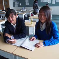 Positive peer pressure: \"I see I can make a change, so I want to use my English skills to help my friends who are native Japanese speakers,\" says returnee Erina Yoshii (right). \"I want them to enjoy learning English.\" | YUI KOBAYASHI
