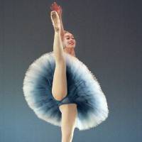 Ballerina Mariko Kida, an Osaka native, performs in January 2000. | AP/KYODO