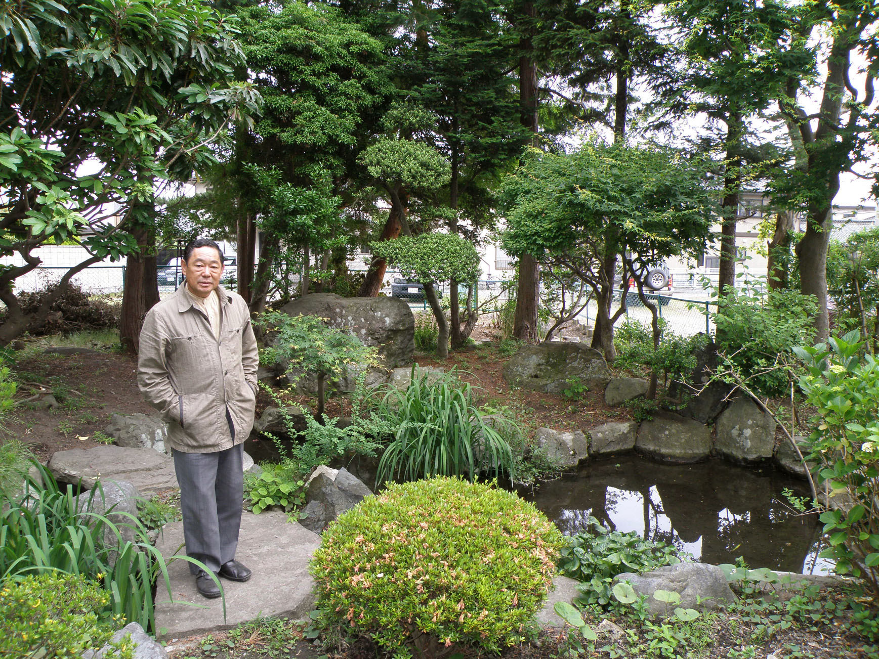Falsely accused: Yoshiyuki Kono stands in the yard of his home in June 2009. | KYODO