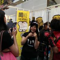 Members of the \"Great Ieyasu Ko Aoi Bushotai\" show pose for photos with Taiwanese visitors at a tourism exposition in Taipei last October. | CITY OF OKAZAKI/CHUNICHI SHIMBUN