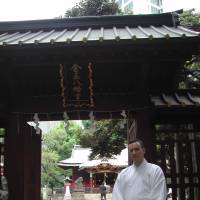 Florian Wiltschko stands in front of the entrance to Konnoh Hachimangu Shrine in Shibuya Ward, Tokyo, on May 15. | MAMI MARUKO