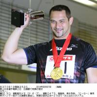 Athletic icon: Koji Murofushi receives a gold medal for winning his 20th straight national title in the hammer throw on Saturday in Fukushima. | KYODO