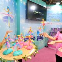 Christmas in June: Visitors check out the thousands of new toys, gadgets and games at the International Tokyo Toy Show on Thursday. | YOSHIAKI MIURA