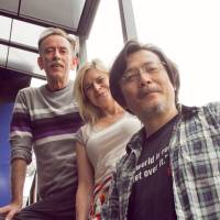 Offstage voices: Australian actors Matthew Crosby (left) and Jane Phegan (center) with playwright Yoji Sakate, who is staging his \"Honchos\' Meeting in Cowra\" in both Japan and Australia. RINKOGUN | MICHIHIRO FURUMOTO