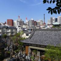 Air apparent: It doesn\'t take long to stumble across elevated spots when walking around in Tokyo. | REBECCA MILNER