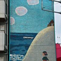 Castles in the sand: Rokuro Taniuchi’s four-story tile mural. | KIT NAGAMURA