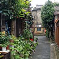 A backstreet in Akabane Iwabuchi. | KIT NAGAMURA