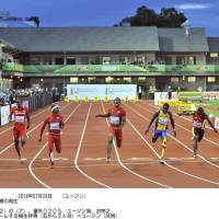 At the finish line: Yoshihide Kiryu (second from right) runs the 100-meter final in 10.34 seconds at the IAAF World Junior Championships on Wednesday. | KYODO
