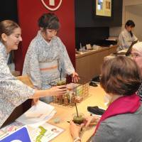 Alia Carter and Paloma Free serve green tea at the end of the tour. | YOSHIAKI MIURA