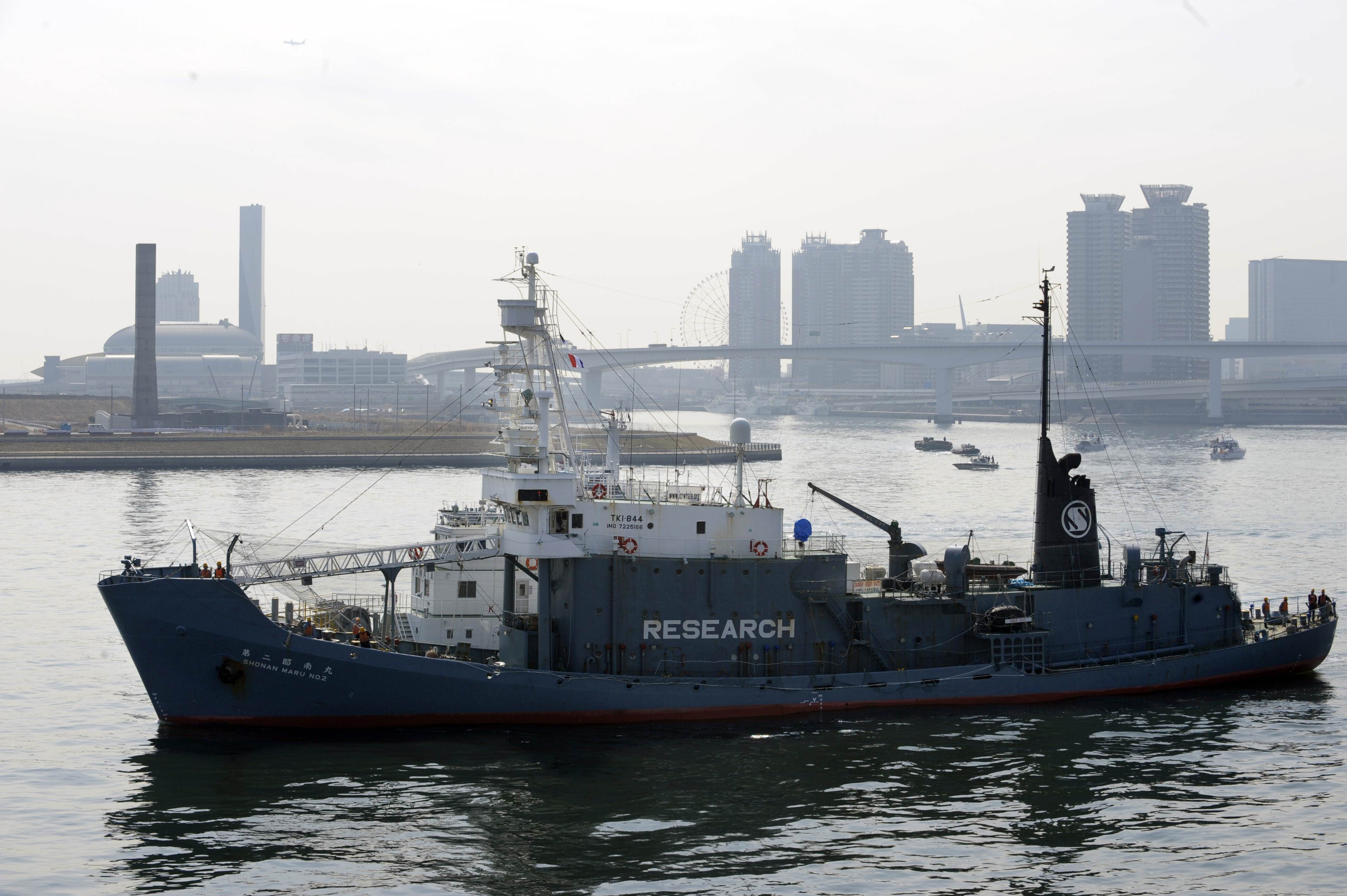 The harpoon ship Shonan Maru No. 2 enters the port of Tokyo in March 2010. The whaling vessel and its crew were being held in Russia on Friday, after it purportedly entered Russian territorial waters without permission. | AFP