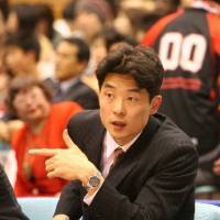 Remarkable run: Kensaku Tennichi guided the Osaka Evessa to three consecutive championships and five Final Fours during his time as head coach from 2005-10. | OSAKA EVESSA/BJ-LEAGUE