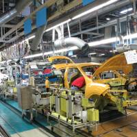 Workers are seen at the assembly line at Nissan Motor Co.\'s Oppama plant in Yokosuka, Kanagawa Prefecture, on Monday. | KAZUAKI NAGATA