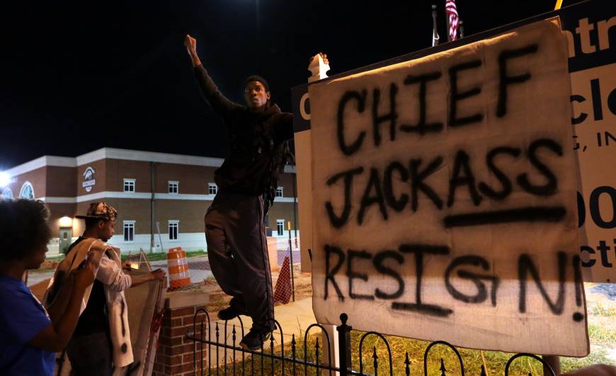 ferguson unrest persists despite police chief s conciliatory gesture