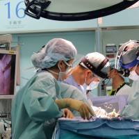 Surgeons at Okayama University Hospital conduct lung transplant surgery on a 2-year-old boy on Aug. 31 in Okayama. | OKAYAMA UNIVERSITY HOSPITAL/KYODO