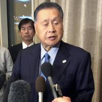 Former Prime Minister Yoshiro Mori speaks to reporters after meeting with Russian President Vladimir Putin in Moscow on Wednesday. | KYODO
