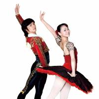 In synch: The Tokyo Ballet\'s lead dancers in \"Don Quixote,\" Dan Tsukamoto and Mizuka Ueno | &#169; SHINJI HOSONO