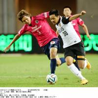 In pursuit: Cerezo Osaka\'s Yuta Someya (left) and Urawa Reds\' Shinzo Koroki vie for the ball during Saturday\'s J. League match in Oaska. Cerezo won 1-0. | KYODO