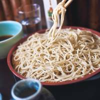 Soba is one of three major foods, along with sushi and tempura, that represent Edo Period cuisine. All three remain very popular and there are many soba restaurants in Nihonbashi today. | MAKIKO ITOH